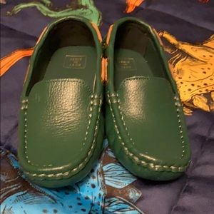 Designed in genuine leather with a slip-on design.